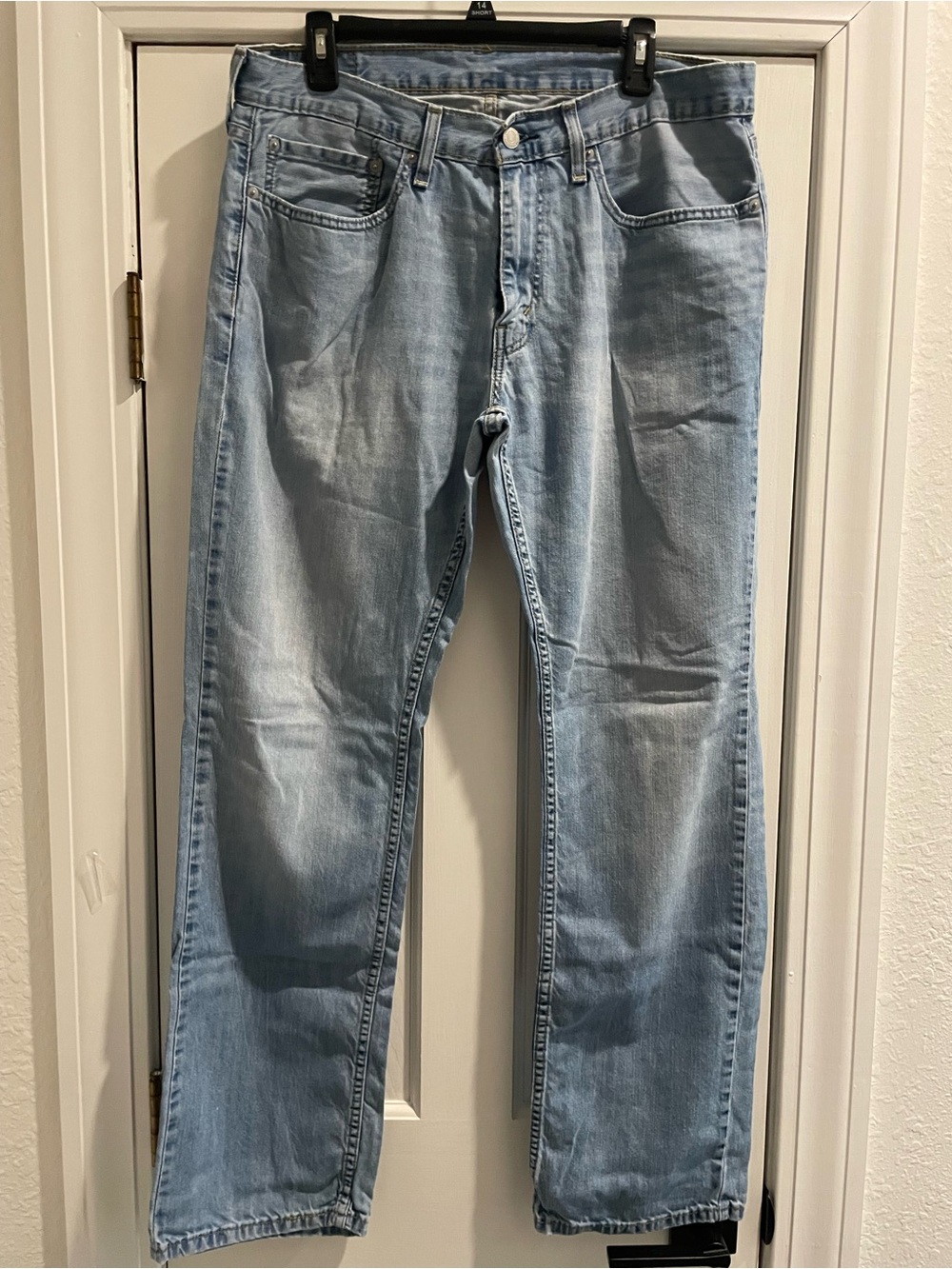 Levi’s 559 Straight-Leg 5 pocket Jeans. Light wash. Men’s 34 X 34.